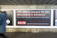 Plakat im Bahnhof Schlieren